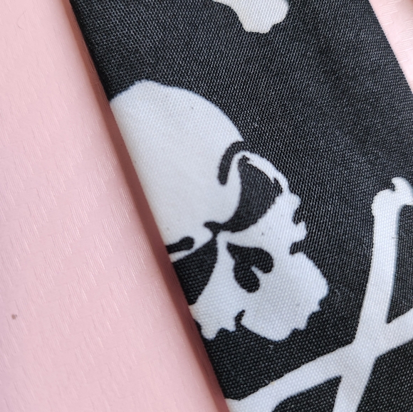 Unisex -Skull Black and white Tie - Picture 6 of 6
